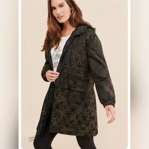 AVEC LES FILLES Star Camo Rain Anorak Size Small